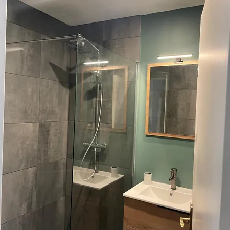 St Hilaire St Florent بيت للعطل *