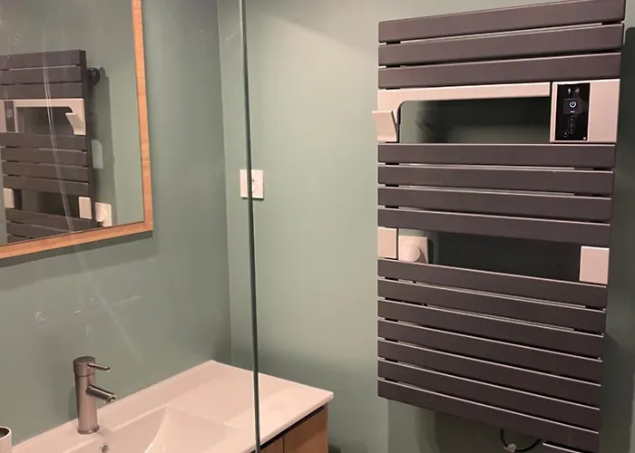 St Hilaire St Florent 쏘뮤흐